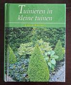 Tuinieren in kleine tuinen - Lance Hattat, Boeken, Wonen en Tuinieren, Ophalen of Verzenden, Zo goed als nieuw, Tuinieren en Tuinplanten