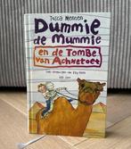 Tosca Menten - Dummie de mummie en de tombe van Achnetoet, Ophalen of Verzenden, Zo goed als nieuw, Tosca Menten