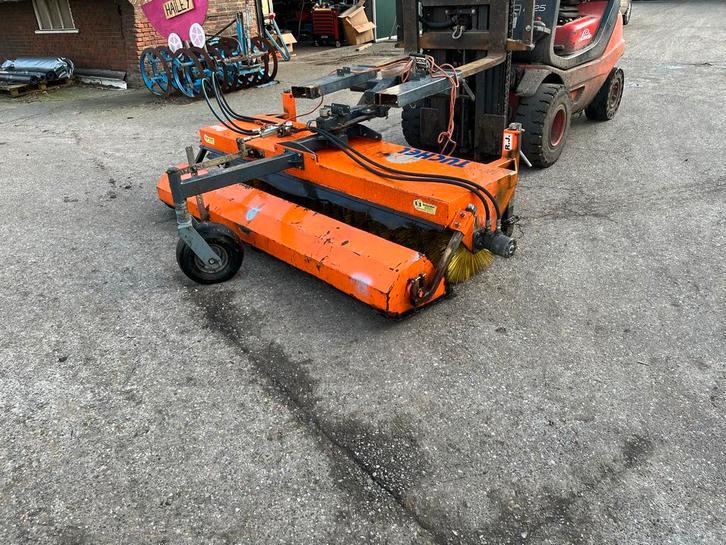 Tuchel Rolbezem met Opvangbak - Nieuwe Borstel, Zakelijke goederen, Machines en Bouw | Tuin, Park en Bosbouw, Overige typen, Ophalen of Verzenden