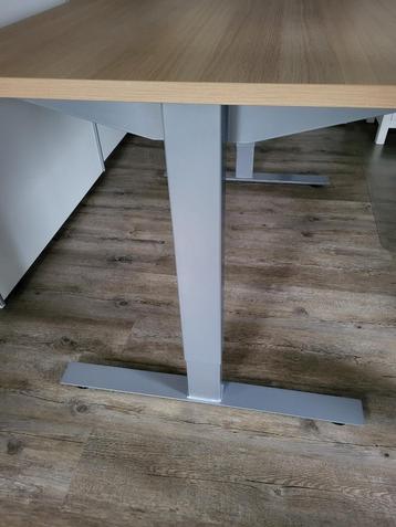 In hoogte verstelbaar bureau