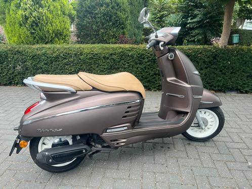 Peugeot Django 2020 - Geel Kenteken, Fietsen en Brommers, Scooters | Peugeot, Gebruikt, Overige modellen, Maximaal 45 km/u, Benzine