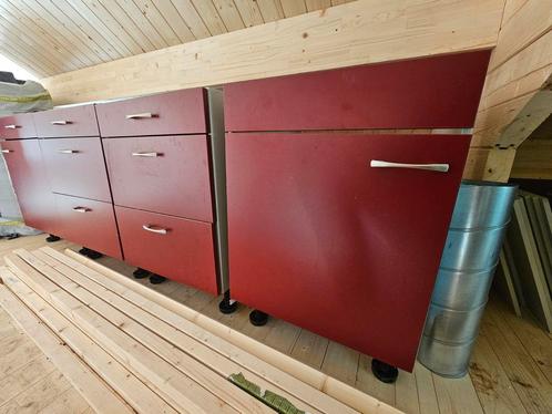 Nette rode keuken, Huis en Inrichting, Keuken | Complete keukens, Ophalen