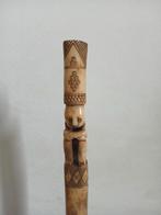 Houten Indonesische staf met voorouderfiguur van been, Antiek en Kunst, Ophalen
