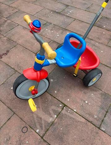 Leuke kinder driewieler met duwstang beschikbaar voor biedingen