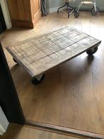 Salontafel stoer metaal hout sober stoer wielen 75€, Ophalen, Zo goed als nieuw