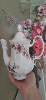 Brocante Royal Albert Lavender Rose koffiepot €45,00, Ophalen of Verzenden
