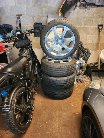 Set mercedes velgen met nieuwe banden, 235-45-R18 beschikbaar voor biedingen