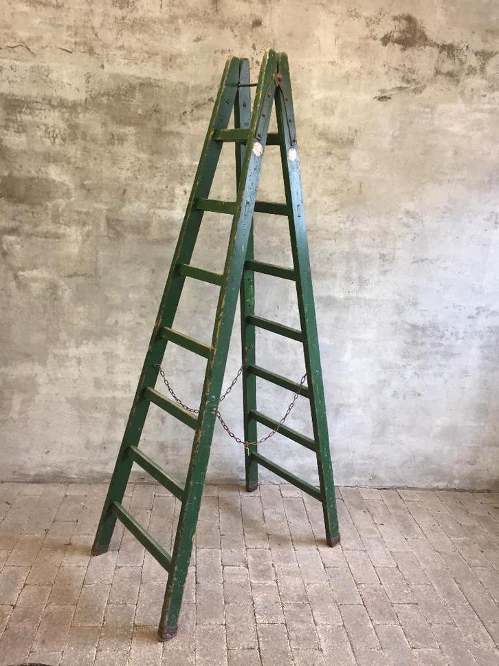 Hippe mooie groene houten decoratieve trap met gele stippen!, Doe-het-zelf en Verbouw, Ladders en Trappen, Gebruikt, Trap, Minder dan 2 meter