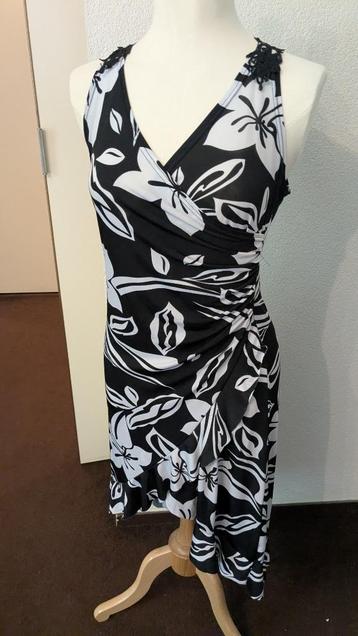Zomerse jurk met mooi rugpand - Miss Fashion - M beschikbaar voor biedingen