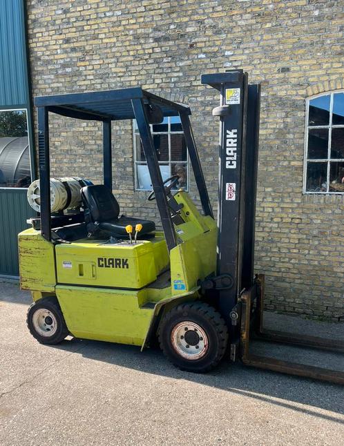 Nette Clark Heftruck LPG 1.8t automaat doorkijkmast, Zakelijke goederen, Machines en Bouw | Heftrucks en Intern transport, Heftruck