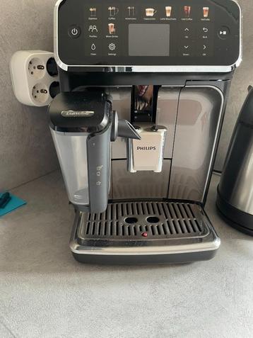 PHILIPS EP5549/70 Volautomatische espressomachine Zwart beschikbaar voor biedingen