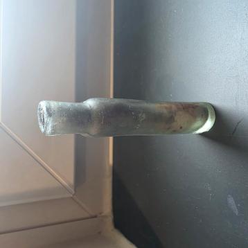 Oud flesje beschikbaar voor biedingen