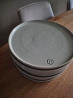 Zusss Borden - Stijlvol Servies, Huis en Inrichting, Keuken | Servies, Ophalen of Verzenden, Zo goed als nieuw, Bord(en), Effen