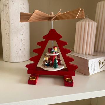 Houten vintage kerstpiramide beschikbaar voor biedingen