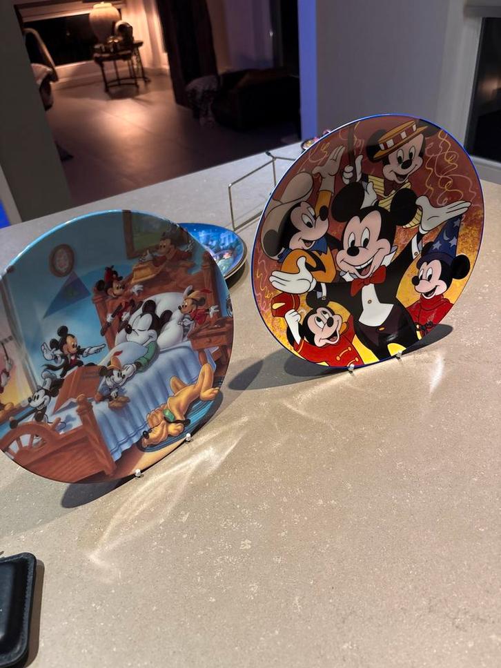 2 Limited Edition Mickey Mouse Bordjes Disney Amerika, Verzamelen, Disney, Zo goed als nieuw, Servies, Mickey Mouse, Ophalen of Verzenden