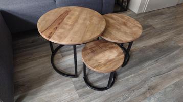 Mango houten tafeltjes beschikbaar voor biedingen