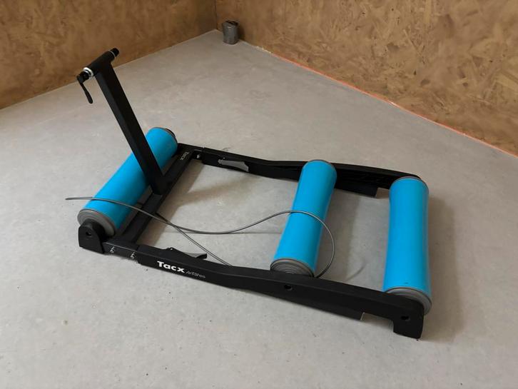 Tacx Antares rollenbank basistrainer + fietsbeugel, Fietsen en Brommers, Fietsaccessoires | Overige Fietsaccessoires, Zo goed als nieuw