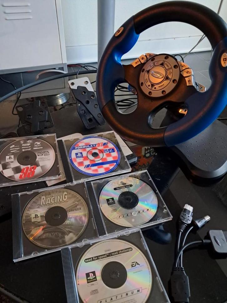 Intec G5285 Stuurwiel met pedalen en 5 games ps1, Spelcomputers en Games, Games | Sony PlayStation 1, Gebruikt, Racen en Vliegen