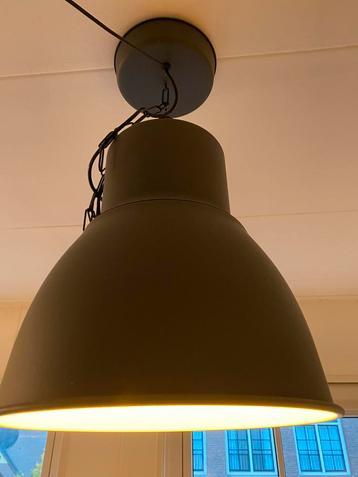Industriële hanglampen beschikbaar voor biedingen