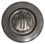 BORD 1930 Chris van der Hoef : Herdenking Wilhelmina, Antiek en Kunst, Verzenden