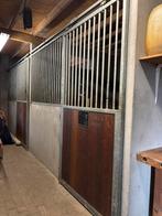 4 complete stalfronten met deuren en spijlen, Stalling, 4 paarden of pony's of meer