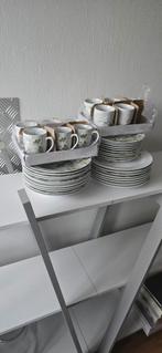 Servies met Motief - 40 Delig, Huis en Inrichting, Ophalen, Gebruikt, Overige stijlen, Aardewerk