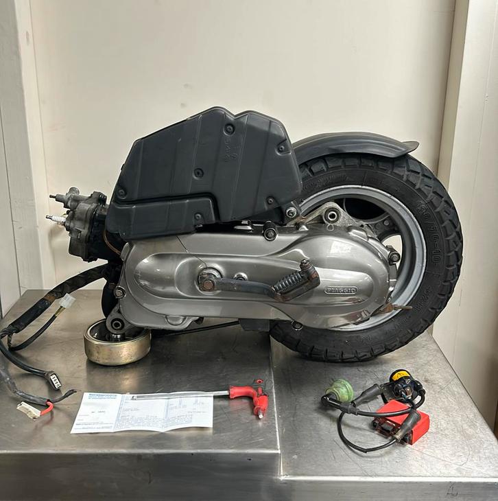 Piaggio hexagon 125cc blok - plug and play - papieren 2takt, Fietsen en Brommers, Brommeronderdelen | Scooters, Zo goed als nieuw