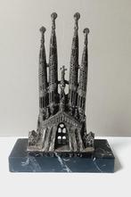 gegoten Sagrada Familia in Barcelona beeldje op marmer, Ophalen of Verzenden
