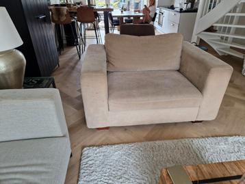 Grote fauteuil. Kleur donker beige. 145 cm x 100 cm x 76 cm