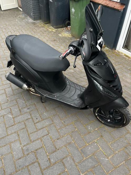 100cc zip, Fietsen en Brommers, Scooters | Piaggio, Zo goed als nieuw, Zip, Ophalen