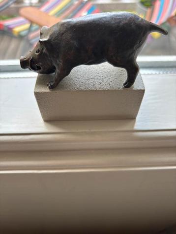 Gezocht bronzen mini-beeldje van zwijn Sammie uit Amstelveen beschikbaar voor biedingen
