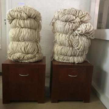 2 nachtkastjes kersenhout  beschikbaar voor biedingen