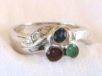 Sterling zilveren ring met zirkonia en 3 edelsteentjes. (059 beschikbaar voor biedingen