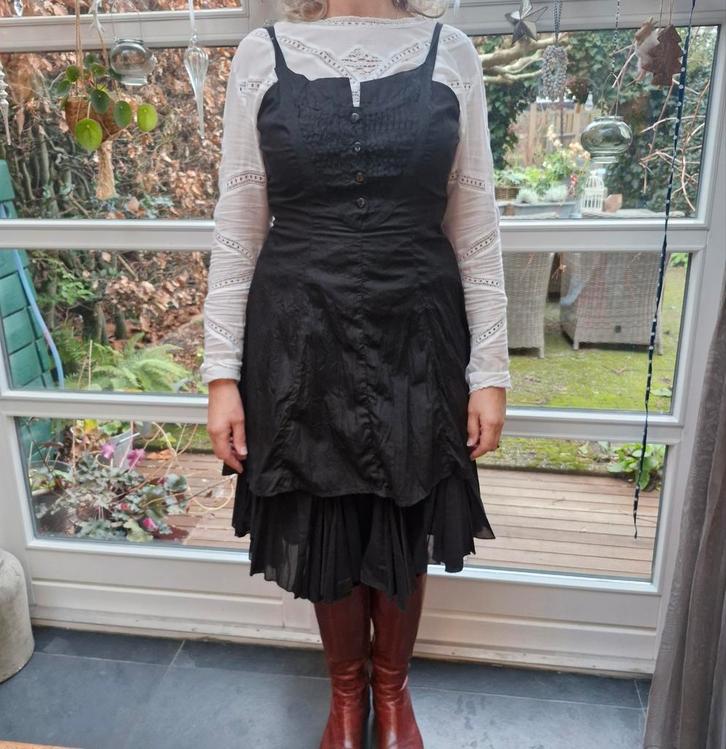 Mooie combinatie Mais il est où le soleil? (Maat 44), Kleding | Dames, Jurken, Gedragen, Maat 42/44 (L), Zwart, Knielengte, Ophalen of Verzenden