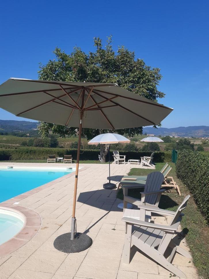 Verbouwde wijnboerderij met drie appartementen, Huizen en Kamers, Recreatiewoningen te koop, Villa