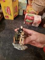 Porseleinen beeldje: Vrouw op kar met paard, Antiek en Kunst, Ophalen of Verzenden