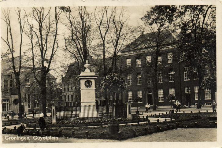 Groningen, Guyotplein - kinderen - 1943 gelopen, Verzamelen, Ansichtkaarten | Nederland, Gelopen, Groningen, Voor 1920, Ophalen of Verzenden
