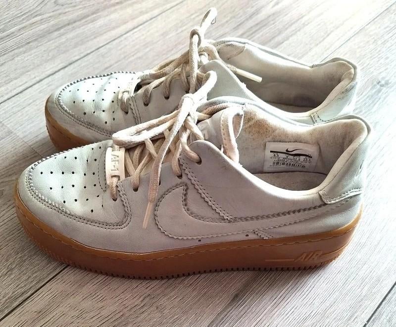 Nike air force 1 beige sneakers met gum zool maat 37.5, Kleding | Dames, Schoenen, Beige, Nike, Ophalen of Verzenden, Sneakers of Gympen