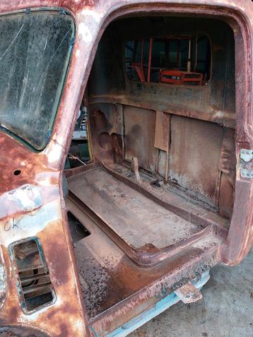 Nette cabine  Chevrolet 3100 47-54 plus twee deuren beschikbaar voor biedingen
