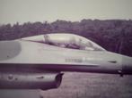 F-16 Soesterberg de vlieger geeft een tumbs up, Verzamelen, Ophalen of Verzenden, Zo goed als nieuw, Kaart, Foto of Prent