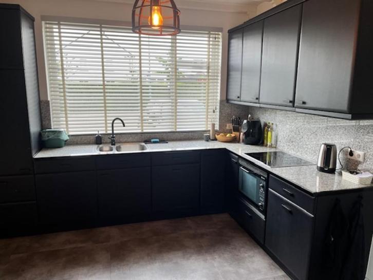Keuken t.e.a.b., Huis en Inrichting, Keuken | Complete keukens, Gebruikt, Hoekkeuken, Zwart, Graniet of Steen, Ophalen