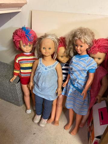 Oude Famosa verzamelpoppen beschikbaar voor biedingen