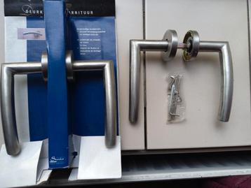 Loopdeursloten en 5  RVS deurkrukken beschikbaar voor biedingen