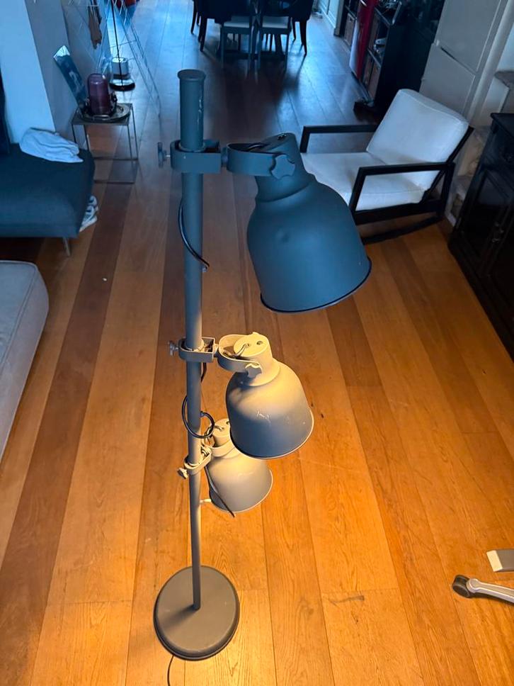 IKEA Hektar Vloerlamp - 3 Spots - Donkergrijs, Huis en Inrichting, Lampen | Vloerlampen, Gebruikt, 150 tot 200 cm, Metaal, Ophalen