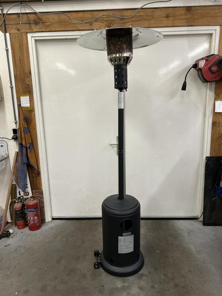 Nieuwe terras heater | nieuwe heaters in doos| terrasstaler, Tuin en Terras, Terrasverwarmers, Nieuw, Gas, Vloer, Ophalen of Verzenden