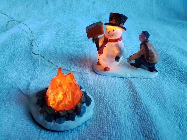 Kerstdorp Led-sneeuwpop en vuurtje, Diversen, Kerst, Ophalen