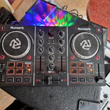Newmark DJ set met discolampjes beschikbaar voor biedingen