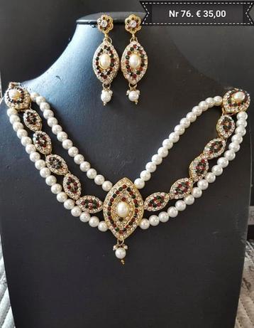 Collier en Oorbellen Set met Parels en Strass beschikbaar voor biedingen
