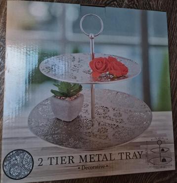 1 of 2 stuks etagères - 2 dubbele trays beschikbaar voor biedingen