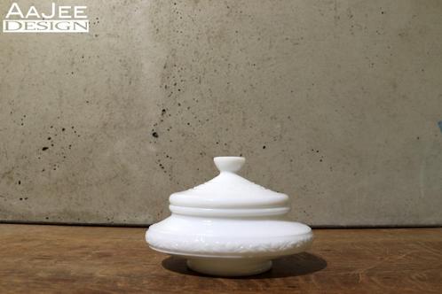 Opaline dekseldoos - 1920's - Art Deco, Huis en Inrichting, Keuken | Servies, Gebruikt, Overige typen, Effen, Glas, Ophalen of Verzenden